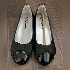 Girls black patent ballet flat - size 2, brand new